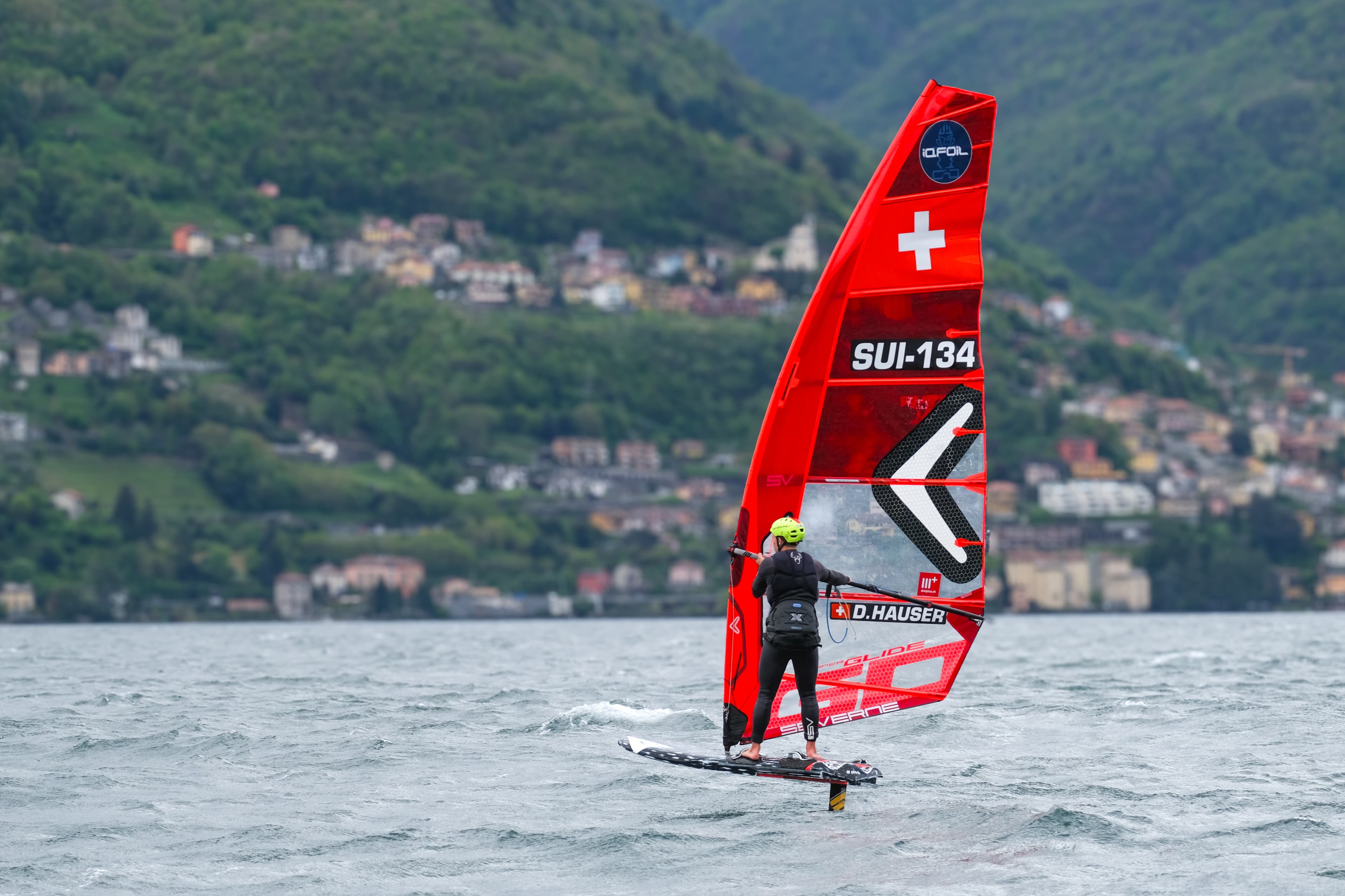 Devin Hauser beim IQFoil-Training