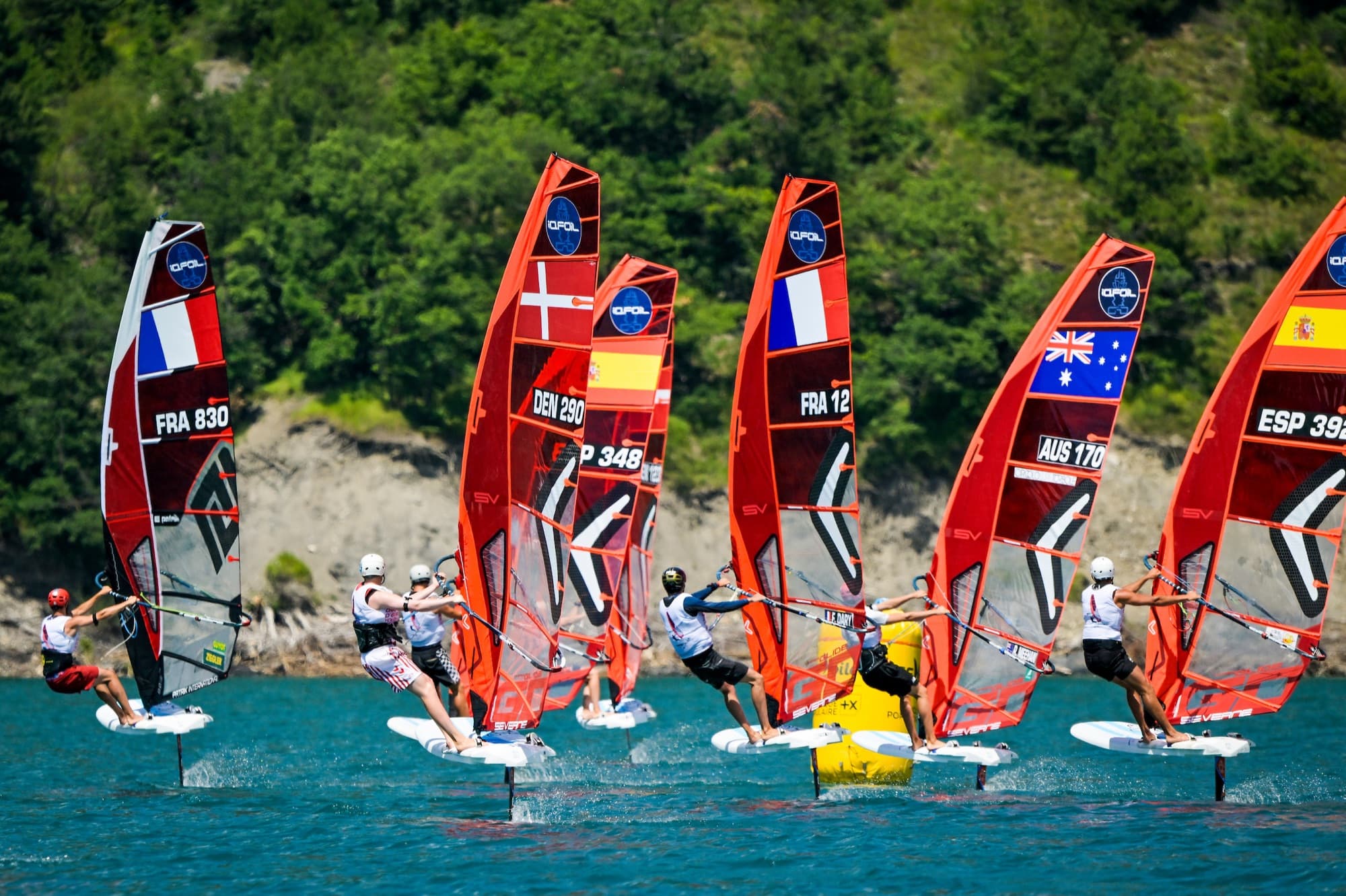 Gruppe auf dem Foil an der gelben Marke, unter anderem FRA 830, DEN 290, FRA 12 und AUS 170