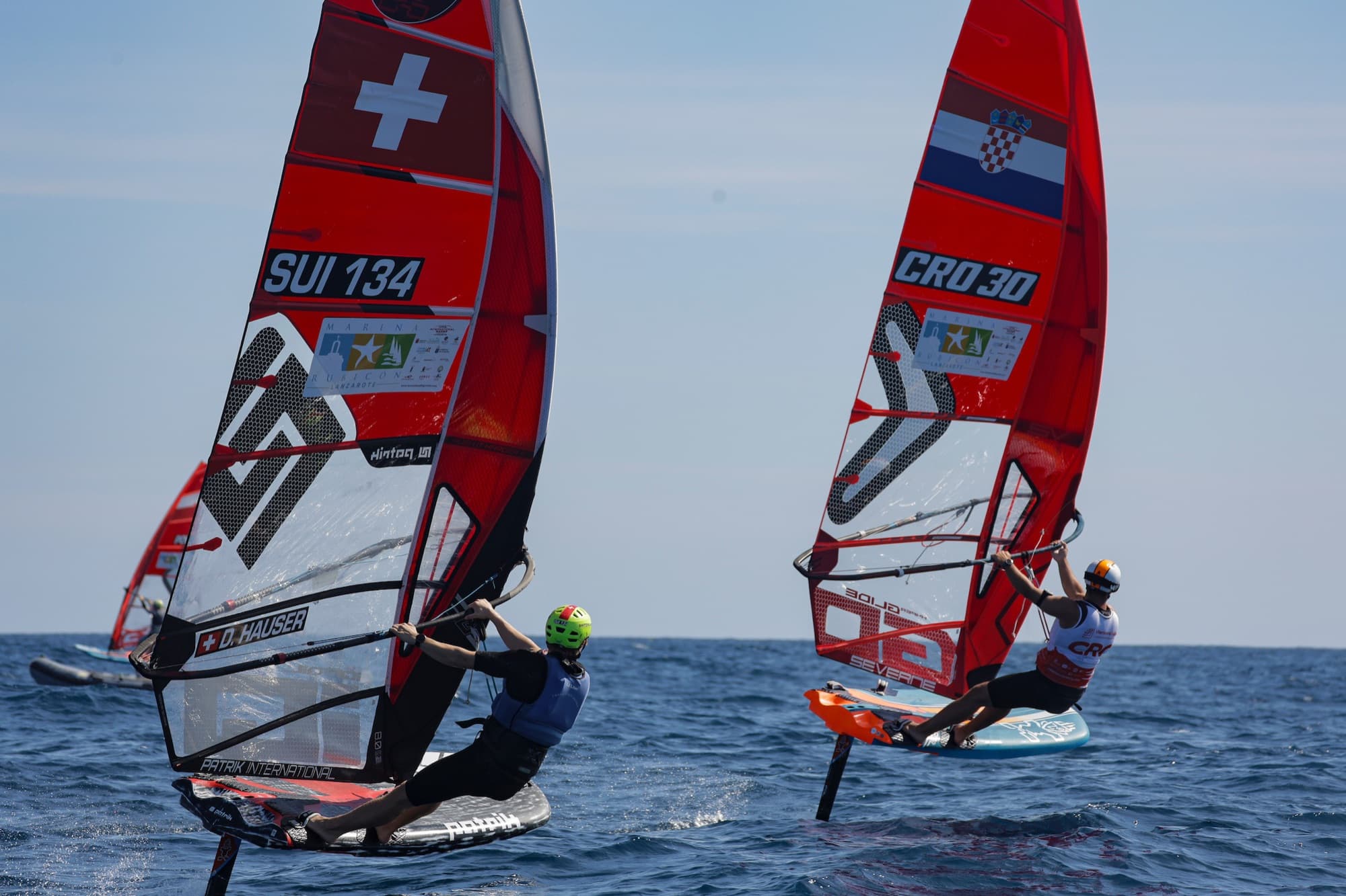 SUI 134 und CRO 30 foilen nebeneinander