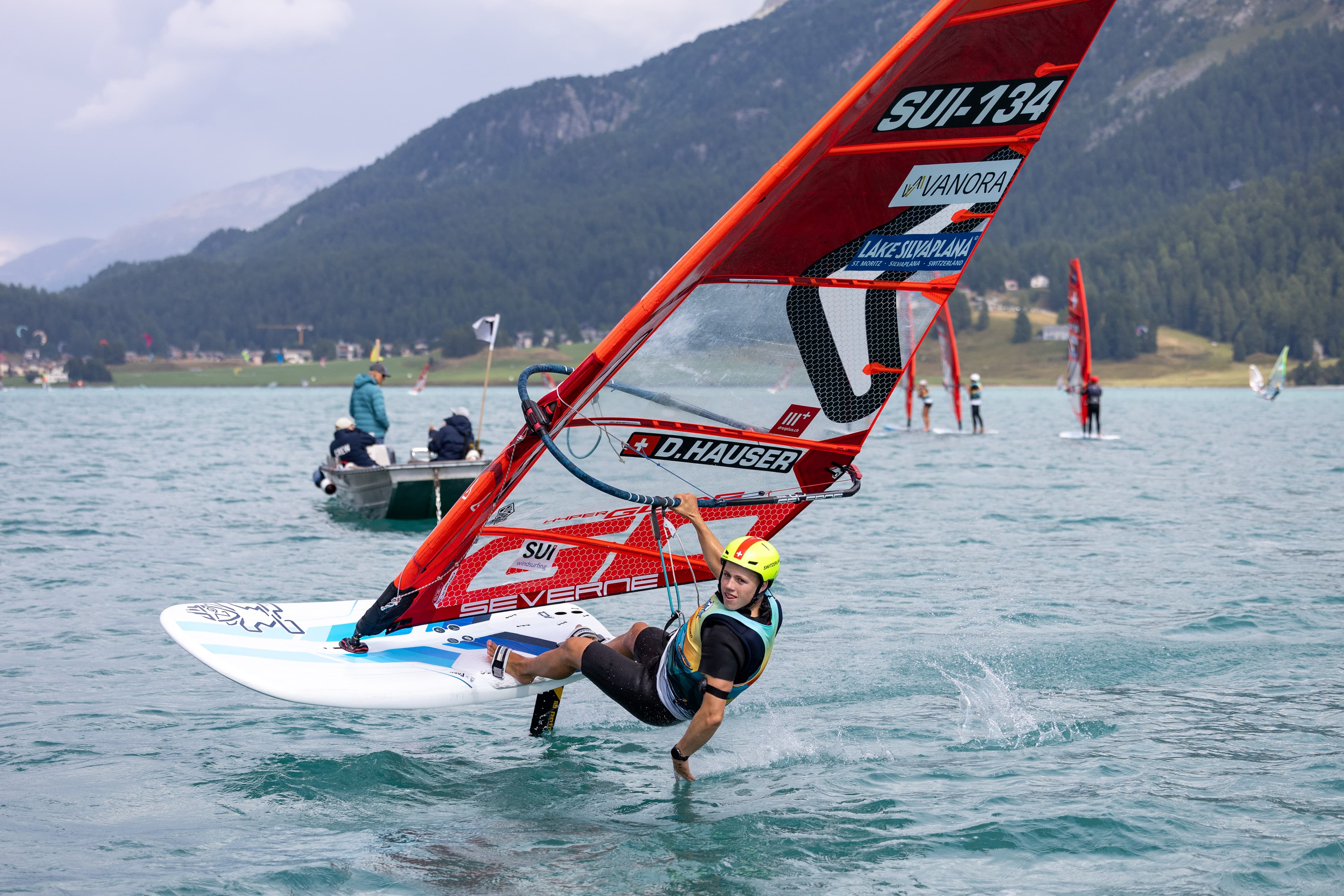 Devin Hauser beim IQFoil-Training in Silvaplana